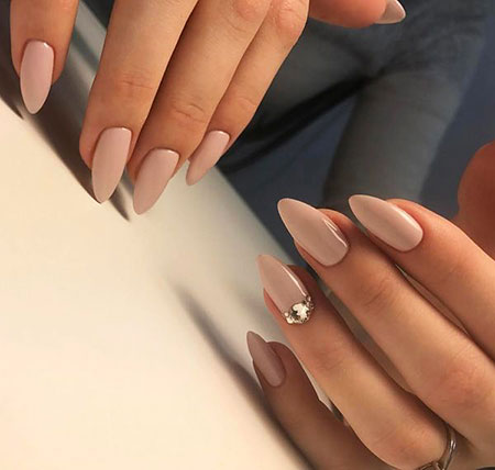 almond nails shape
