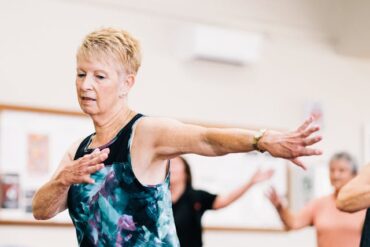 The Benefits Of Community Living For Senior Health 370x247 1 Avoiding Fads: Science-Based Wellness