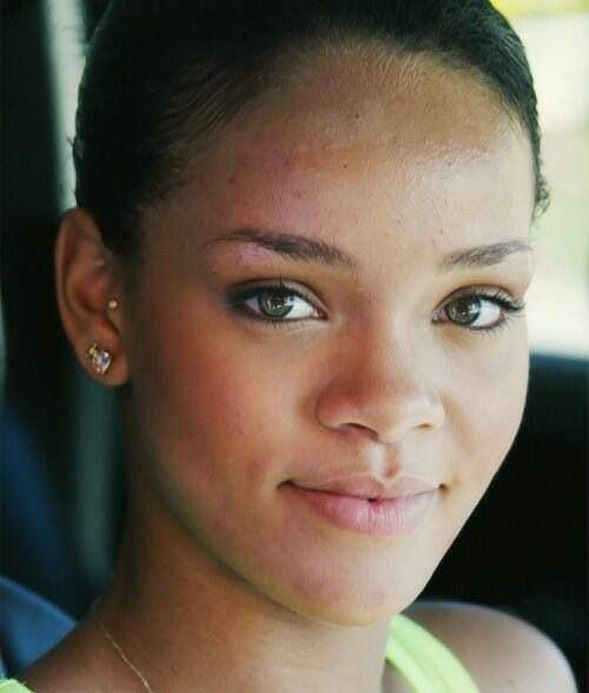 Rihanna NO Makeup photo face