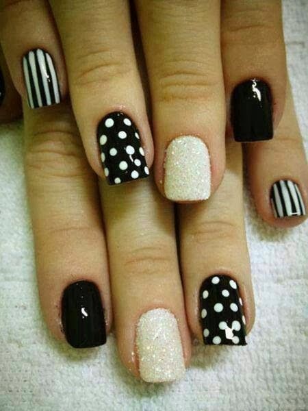 Nail Art Polka Dots Black and white