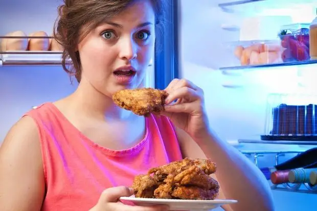 What are the risks of eating cold chicken