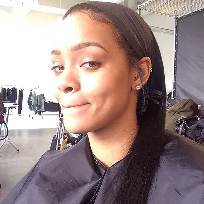 Rihanna no makeup selfie in saloon